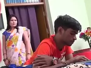 Um casal indiano explora o BDSM com sexo áspero e seu parceiro dominante.