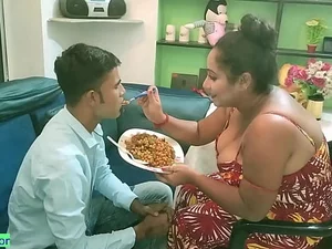 Widerwilliger Sex der indischen Ehefrau mit molligem Ehemann