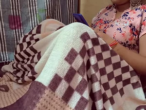 Eine indische Stiefschwester wird in einem hindi-sprachigen Teenager-Sexvideo frech.