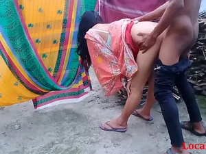 Coito lascivo de Bhabi indiana Desi sob o domínio de alguém. Seja ao ar livre (Casca oficial para se masturbar é apropriado para se amarrar Localsex31)