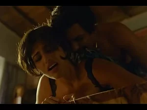 Sıcak Hintli bebekler, vahşi taraflarını yoğun cinsel eylemler ve sınırsız tutkuyla sergileyen bir XXX filminde