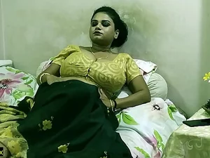Sesi seks penuh gairah pasangan kolej India tertangkap di kamera dan menjadi viral.