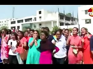 Heißes Punjabi 3-Video mit heißen Szenen und intensiver Action für Röhren-X-Pornoliebhaber.