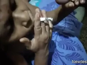 Esposa Desi enseñada al orgasmo por otro