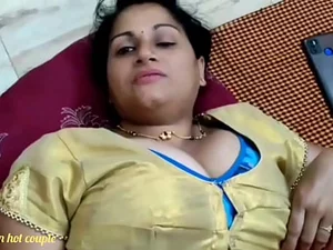 Annu Bhabhi sedutora estrela em um vídeo de Bhojpuri quente, deixando nada para a imaginação.
