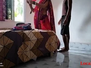 Seorang MILF Desi dengan puting yang tertindik menjadi kotor dalam adegan seks yang panas.