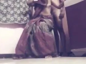 Pengantin Tamil menjadi intim pada malam perkahwinan